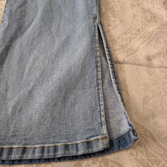 Boohoo Jeans Wide slit leg mid rise. 10 - Picture 4 of 11